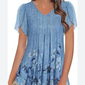 Valolia Blue Floral Woman’s Short Sleeve Tunic Top. Size XL.